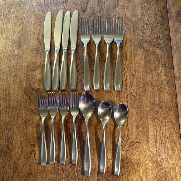 15 Piece Hampton Silversmiths Stainless China 263 - Picture 1 of 5